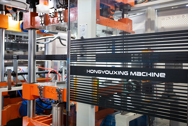 Hőformázó gép/műanyag csésze gép